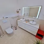 Lidija Zadarvillas Vila *