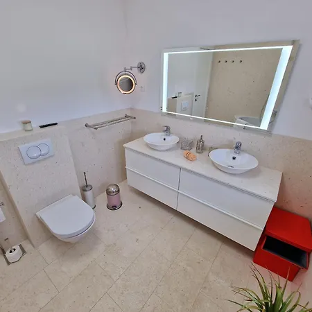 Lidija Zadarvillas Vila *