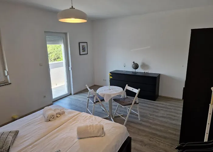 Lidija Zadarvillas *